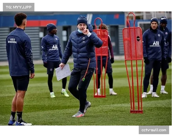 里昂赛前训练开放,新援首次合练状态良好 里昂赛前训练开放,新援首次合练状态良好